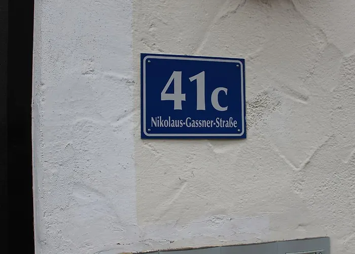 شقة إليسا كابرون