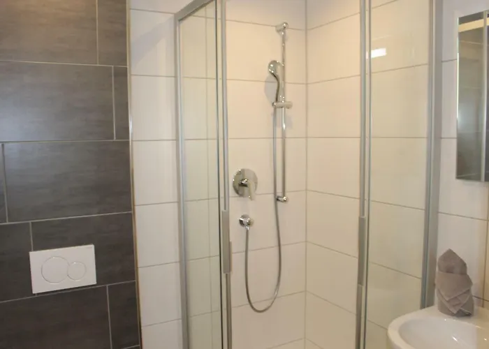 إليسا كابرون