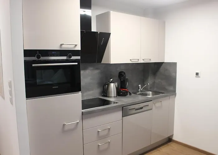 شقة إليسا كابرون